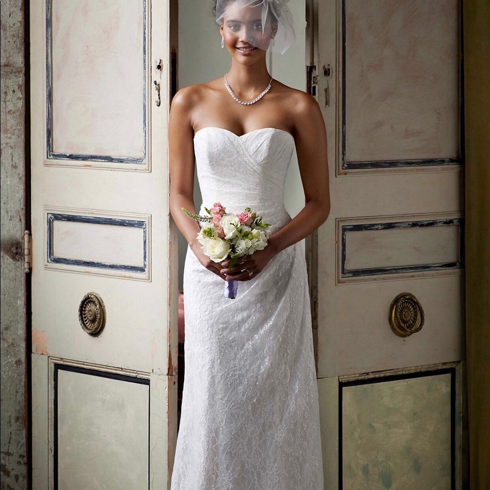 Sweetheart strapless lace wedding gown